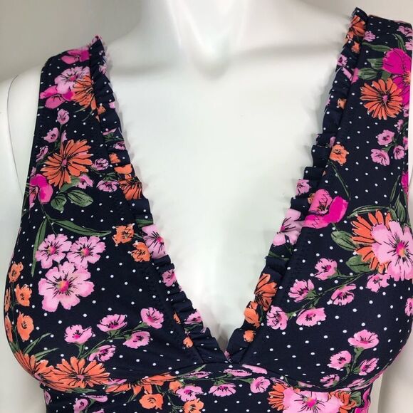 Shade & Shore Medium Padded Floral Swim Top‎ - Picture 2 of 8